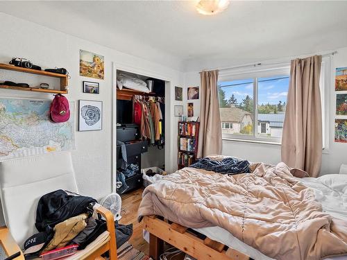 977 Lovat Ave, Saanich, BC - Indoor Photo Showing Bedroom