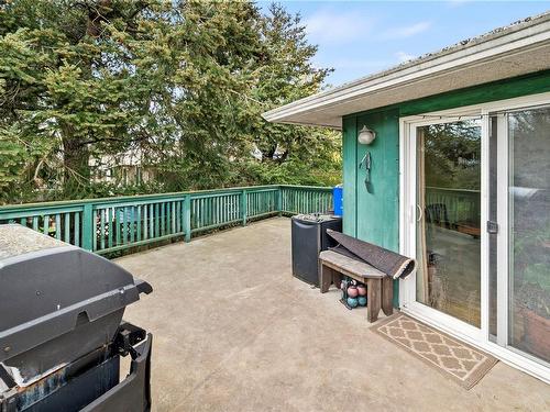 977 Lovat Ave, Saanich, BC - Outdoor With Exterior