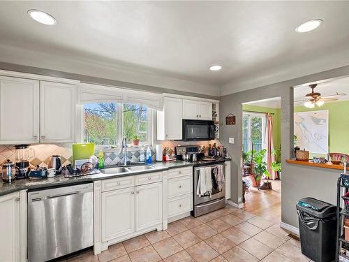 977 Lovat Ave, Saanich, BC - Indoor Photo Showing Kitchen With Double Sink