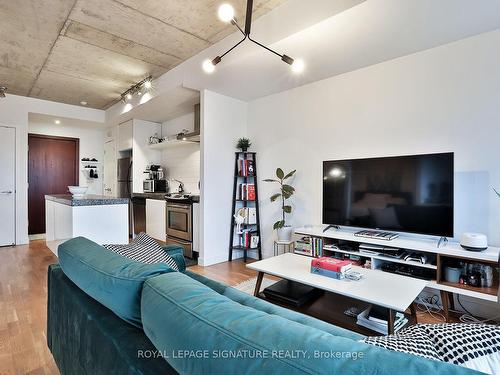 803-75 Portland St, Toronto, ON - Indoor Photo Showing Living Room