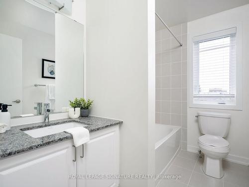 51-370 Red Maple Rd, Richmond Hill, ON - Indoor Photo Showing Bathroom