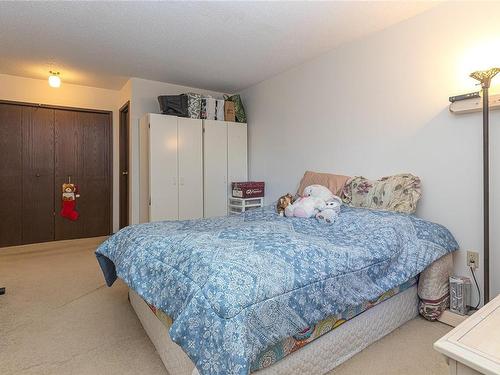209-1020 Esquimalt Rd, Esquimalt, BC - Indoor Photo Showing Bedroom