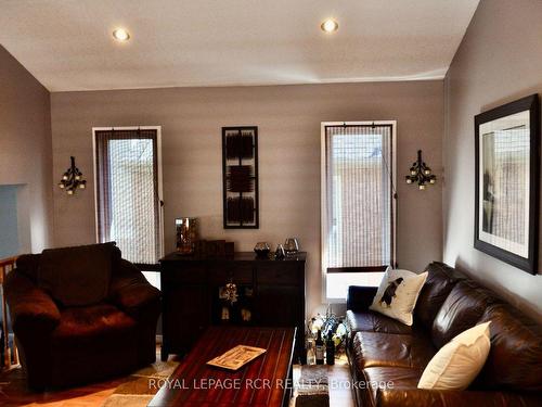 311 Montgomery Blvd, Orangeville, ON - Indoor Photo Showing Living Room