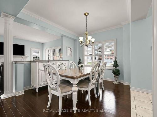 2 Hewitt Dr, Grimsby, ON - Indoor Photo Showing Dining Room