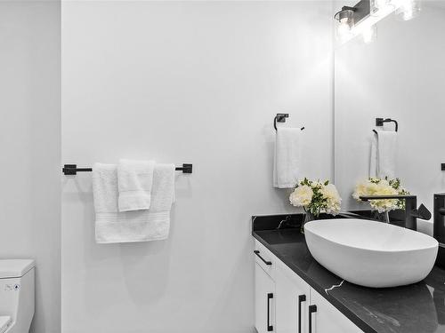 931 Redfern St, Victoria, BC - Indoor Photo Showing Bathroom