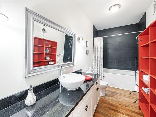 1743 Galvin Pl, Qualicum Beach, BC - Indoor Photo Showing Bathroom