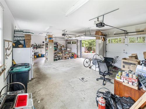 1743 Galvin Pl, Qualicum Beach, BC - Indoor Photo Showing Garage