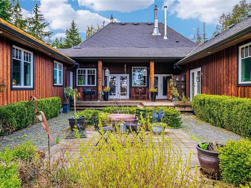 1743 Galvin Pl, Qualicum Beach, BC - Outdoor With Deck Patio Veranda With Facade