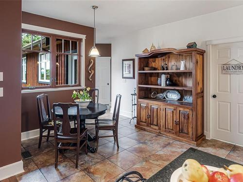 1743 Galvin Pl, Qualicum Beach, BC - Indoor Photo Showing Dining Room