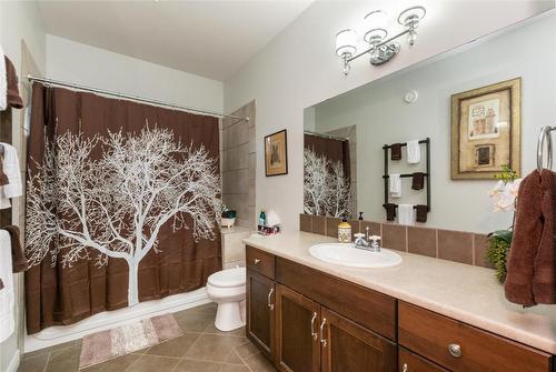 2611 Duncan Road, Blind Bay, BC - Indoor Photo Showing Bathroom