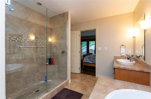 2611 Duncan Road, Blind Bay, BC - Indoor Photo Showing Bathroom