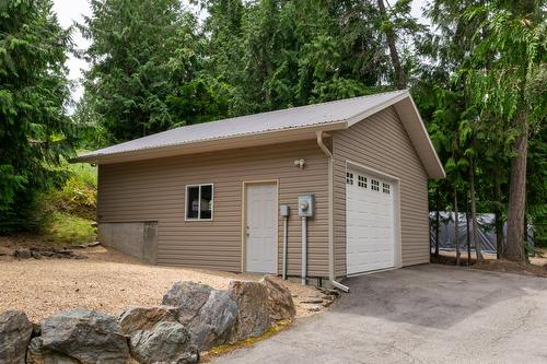 2611 Duncan Road, Blind Bay, BC - Outdoor