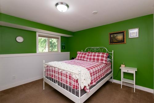 2611 Duncan Road, Blind Bay, BC - Indoor Photo Showing Bedroom