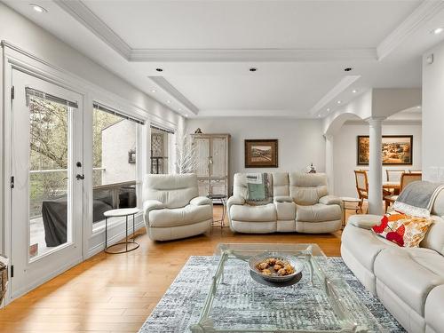 105-550 Elliot Avenue, Kelowna, BC - Indoor Photo Showing Living Room