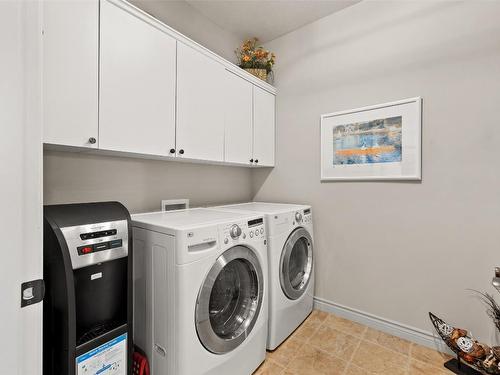 105-550 Elliot Avenue, Kelowna, BC - Indoor Photo Showing Laundry Room