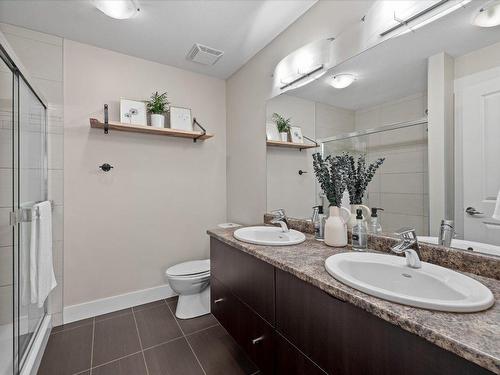 23-600 Sherwood Road, Kelowna, BC - Indoor Photo Showing Bathroom