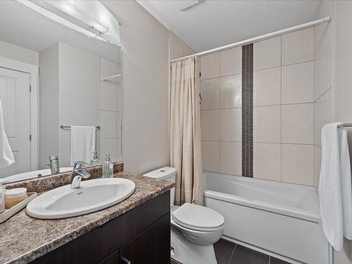 23-600 Sherwood Road, Kelowna, BC - Indoor Photo Showing Bathroom