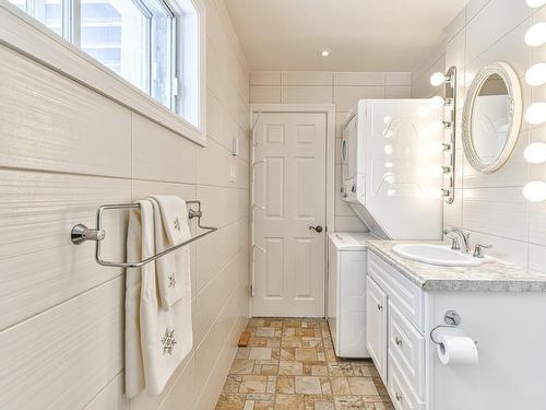 Ensuite bathroom - 66 Rue Du Sentier-Du-Sommet, Sainte-Marguerite-Du-Lac-Masson, QC - Indoor Photo Showing Bathroom