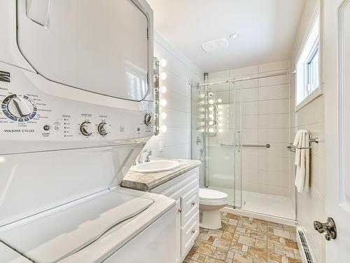 Ensuite bathroom - 66 Rue Du Sentier-Du-Sommet, Sainte-Marguerite-Du-Lac-Masson, QC - Indoor Photo Showing Laundry Room