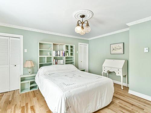 Chambre Ã Â coucher - 66 Rue Du Sentier-Du-Sommet, Sainte-Marguerite-Du-Lac-Masson, QC - Indoor Photo Showing Bedroom