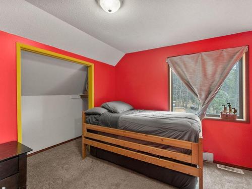 1809 Cardinal Creek Road, Kelowna, BC - Indoor Photo Showing Bedroom