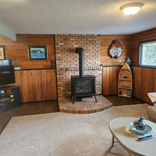 2315 Wilson Avenue, Armstrong, BC - Indoor Photo Showing Living Room With Fireplace