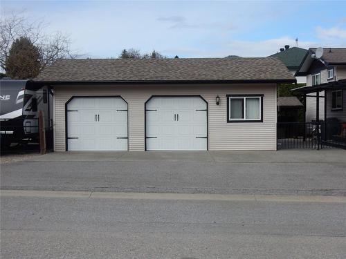 2315 Wilson Avenue, Armstrong, BC - Outdoor