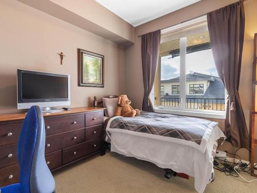 405-130 Barber Road, Kelowna, BC - Indoor Photo Showing Bedroom