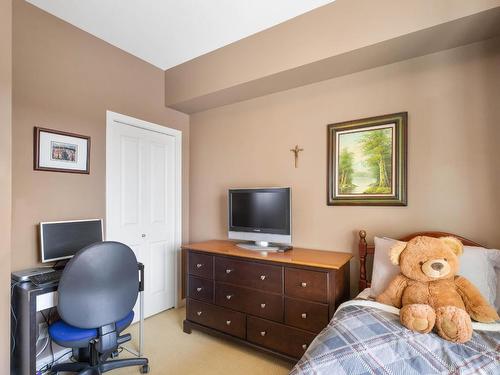 405-130 Barber Road, Kelowna, BC - Indoor Photo Showing Bedroom