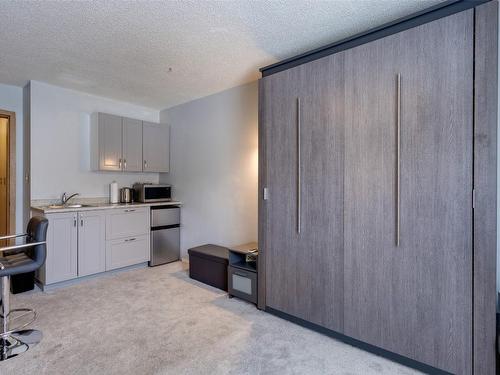 230-5375 Big White Road, Big White, BC - Indoor Photo Showing Kitchen