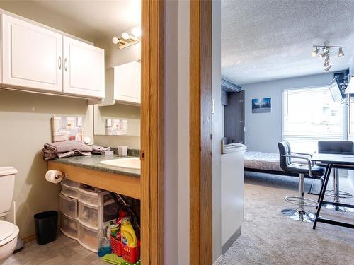 230-5375 Big White Road, Big White, BC - Indoor Photo Showing Bathroom