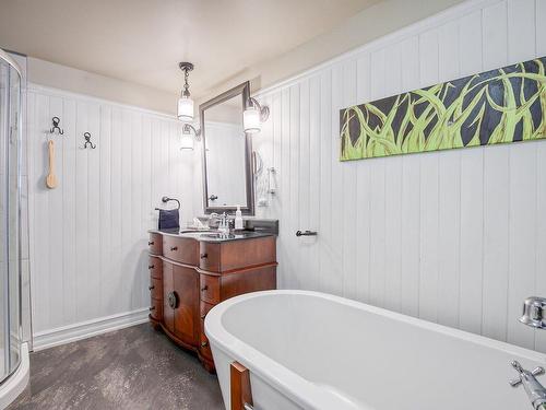 Bathroom - 388 Mtée Bertrand, Sainte-Anne-De-Sabrevois, QC - Indoor Photo Showing Bathroom