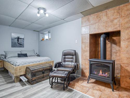 Office - 388 Mtée Bertrand, Sainte-Anne-De-Sabrevois, QC - Indoor Photo Showing Bedroom With Fireplace