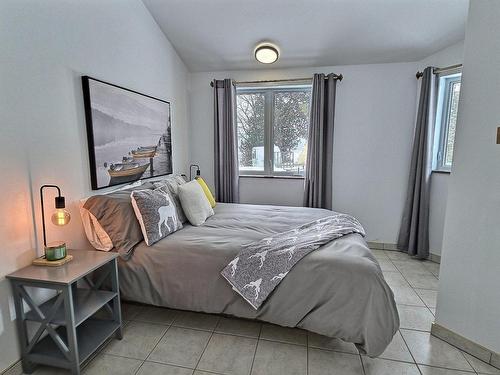 Bedroom - 909 Ch. Du Vieux-Fort, Duhamel-Ouest, QC - Indoor Photo Showing Bedroom