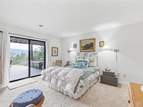 250 Channel Ridge Dr, Salt Spring, BC - Indoor Photo Showing Bedroom