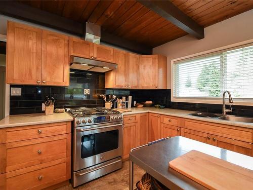361 Urquhart Ave, Courtenay, BC - Indoor Photo Showing Kitchen With Double Sink