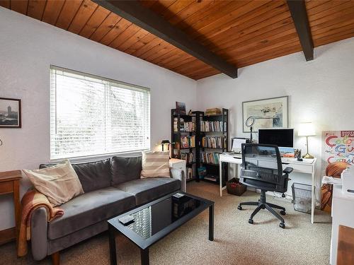 361 Urquhart Ave, Courtenay, BC - Indoor Photo Showing Office