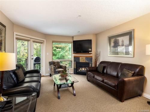 422-1175 Resort Dr, Parksville, BC - Indoor Photo Showing Living Room With Fireplace