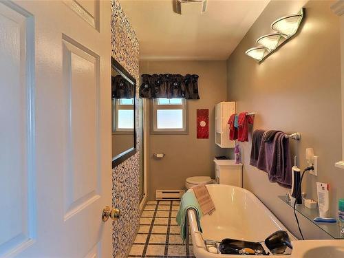1012 Oliview Dr, Hyde Creek, BC - Indoor Photo Showing Bathroom