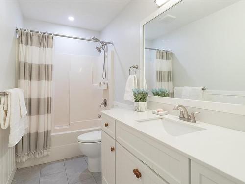 1101 Darcy Lane, Saanich, BC - Indoor Photo Showing Bathroom