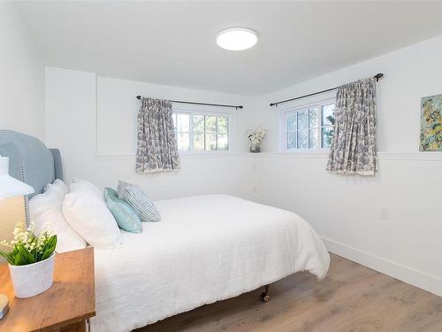 1101 Darcy Lane, Saanich, BC - Indoor Photo Showing Bedroom