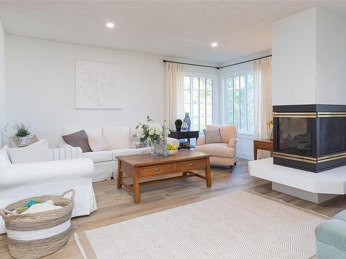 1101 Darcy Lane, Saanich, BC - Indoor Photo Showing Living Room With Fireplace