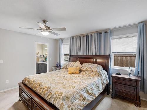 612 Qualicum Rd, Qualicum Beach, BC - Indoor Photo Showing Bedroom