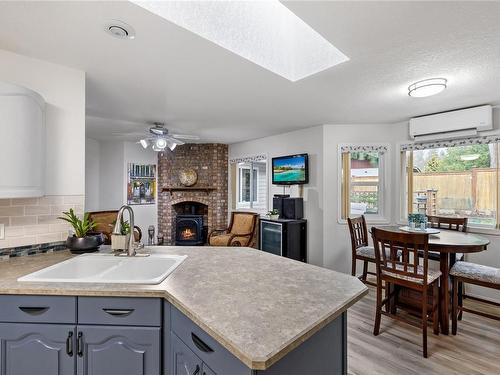 612 Qualicum Rd, Qualicum Beach, BC - Indoor With Fireplace