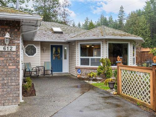 612 Qualicum Rd, Qualicum Beach, BC - Outdoor