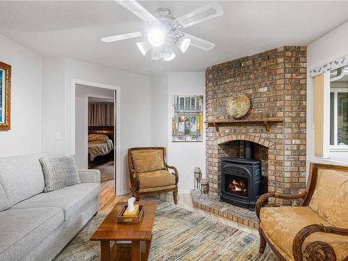 612 Qualicum Rd, Qualicum Beach, BC - Indoor Photo Showing Living Room With Fireplace