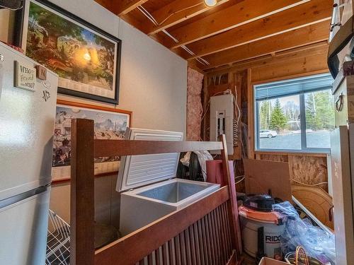 110 N Poplar Bay Road North, S Of Keewatin, ON - Indoor Photo Showing Kitchen