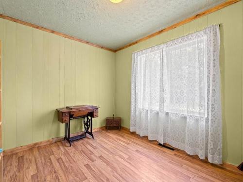404 Mcdonald Ave, Clinton, BC - Indoor Photo Showing Other Room
