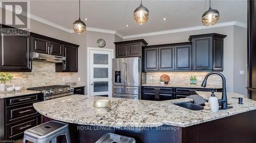 46 - 777 Apricot Drive, London, ON - Indoor Photo Showing Kitchen With Stainless Steel Kitchen With Upgraded Kitchen
