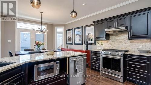 46 - 777 Apricot Drive, London, ON - Indoor Photo Showing Kitchen With Upgraded Kitchen